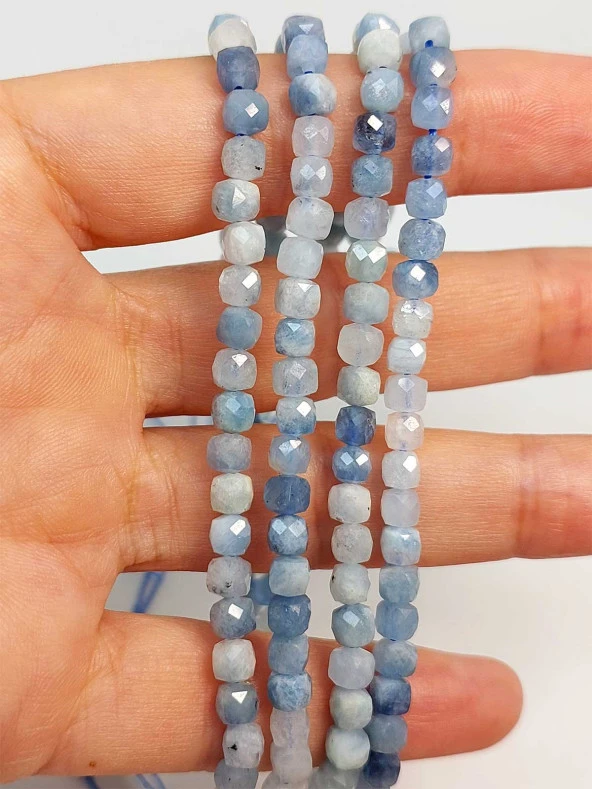 Akuamarin Taşı Küp Şekilli Faset Kesim Dizi 4.5mm (45316) ürün görseli 1