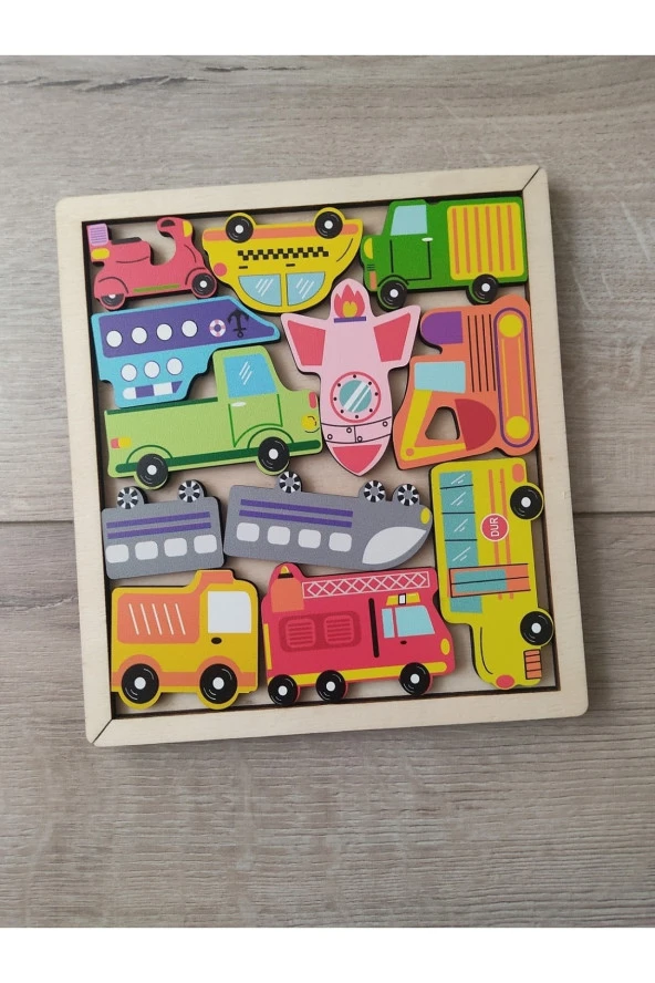 Renkli Araçlar Ahşap Puzzle 12 Parça Tablalı