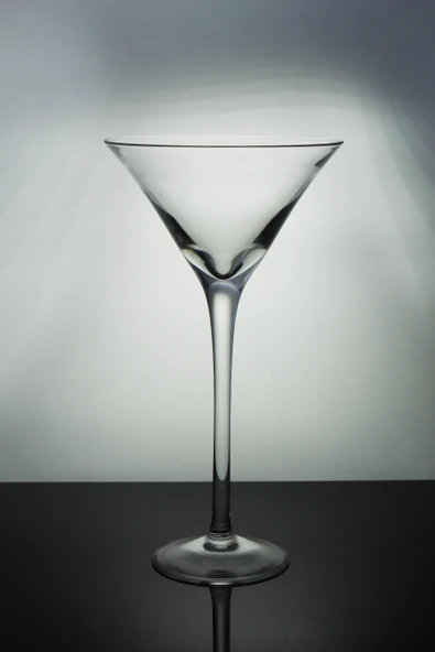 Paşabahçe Kristal El İmalatı Ayaklı Büyük Boy Martini Kadeh 1 Adet 642021 11186 ürün görseli 1