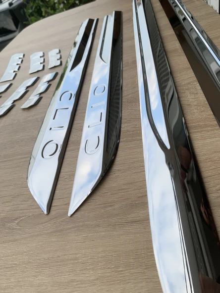 Clio 5 Set 2019  Yan Kapı Çıtası + Alt Ön Panjur 10 Parça ürün görseli
