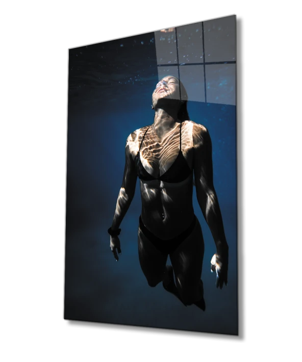 Su Altında Yüzen Bikinili Kadın Cam Tablo