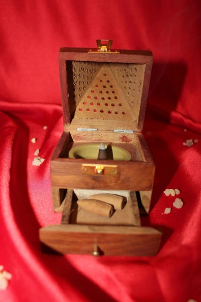 Konik Tütsülük Piramit Çekmeceli ürün görseli