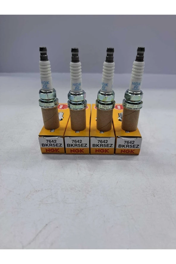 NGK  Ateşleme Bujisi Takım 4'lü (bkr5ez) Doblo Palıo Punto Albea P306 Clıo Kangoo 7642 ürün görseli