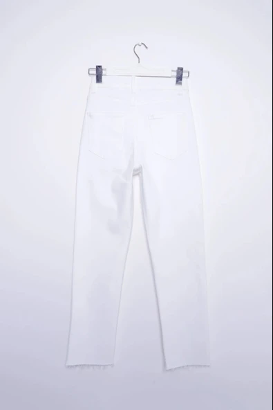 Paçaları Dikişsiz ve Yüksek Belli Cepli Astarsız Kadın Kot Pantolon Mom Fit Jean Beyaz Denim - 7