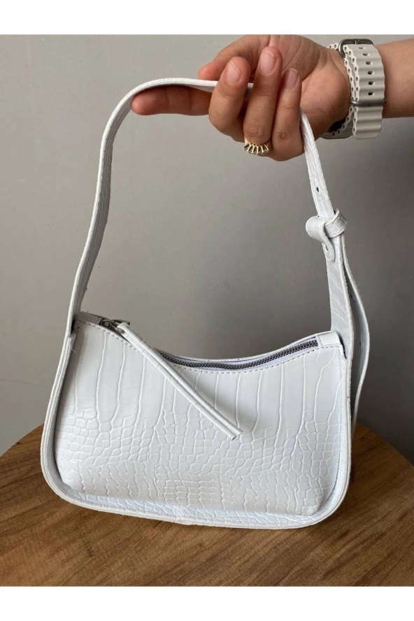 Beyaz Kadın Kroko Desenli Baget Çanta