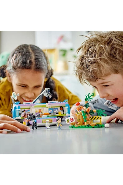 LEGO  ADO-LGF41749 NEWSROOM VAN 4 - 8
