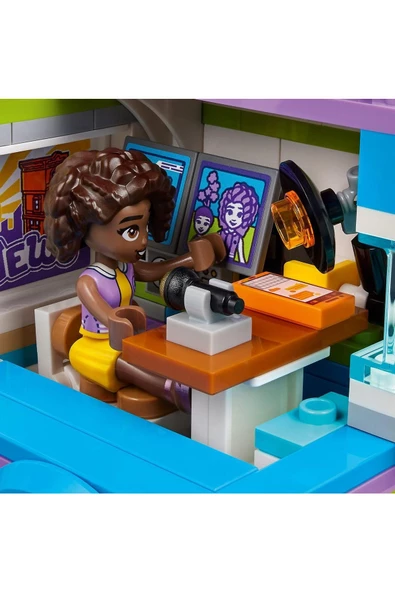 LEGO  ADO-LGF41749 NEWSROOM VAN 4 - 7