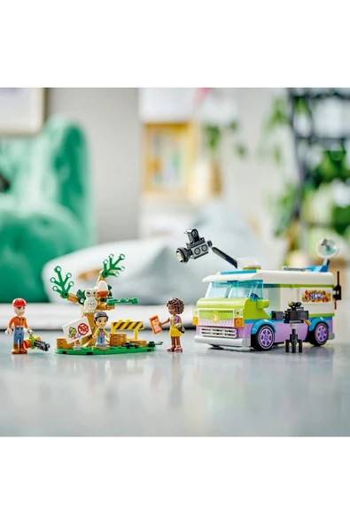 LEGO  ADO-LGF41749 NEWSROOM VAN 4 - 10
