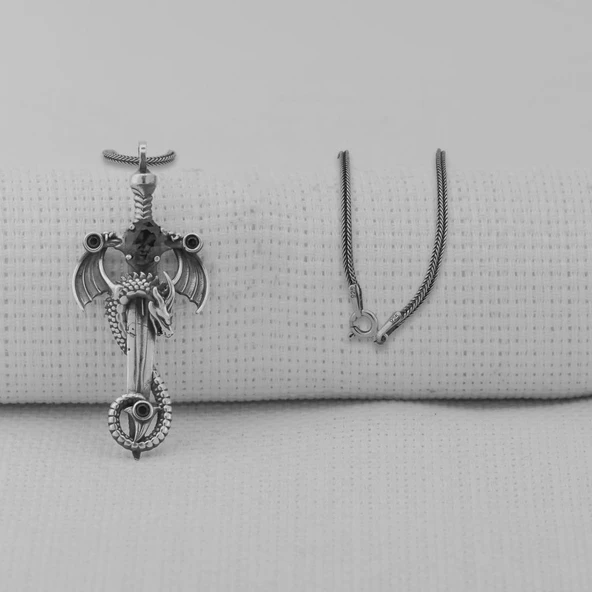 Ejderha Şovalye Kılıcı Tasarımlı Siyah Zirkon Taşlı 925 Ayar Gümüş Kolye - Resim 2