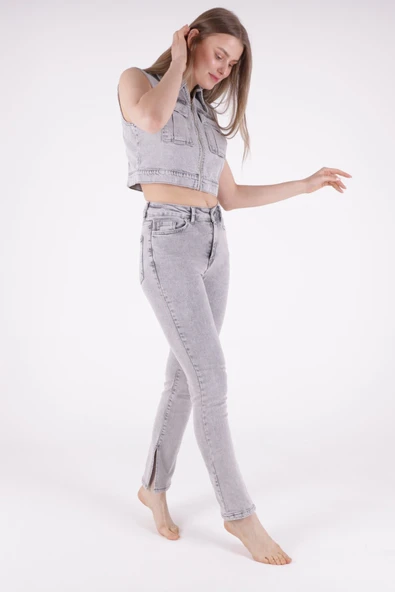 Paçaları Yırtmaç Detaylı Yüksek Belli ve Cepli Normal/Basic Jean Kadın Kot Pantolon Açık Gri Kar - 4