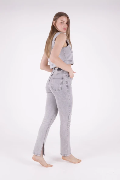 Paçaları Yırtmaç Detaylı Yüksek Belli ve Cepli Normal/Basic Jean Kadın Kot Pantolon Açık Gri Kar - 3