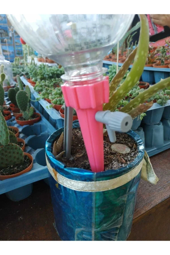 20 Adet Çiçek Ve Fidan Sulama Aparatı Gazlı Içecek Şişelerine Uyar Tatildeyken Çiçek Sulayan Aparat - 4