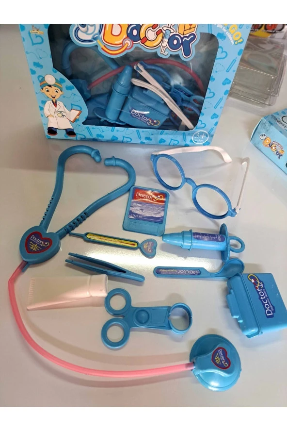 Çantalı Oyuncak Doktor Seti Tedavi Ekipmanı 11 Parça gözlük Steteskop Kartlık Enjektör 18x24cm - 4