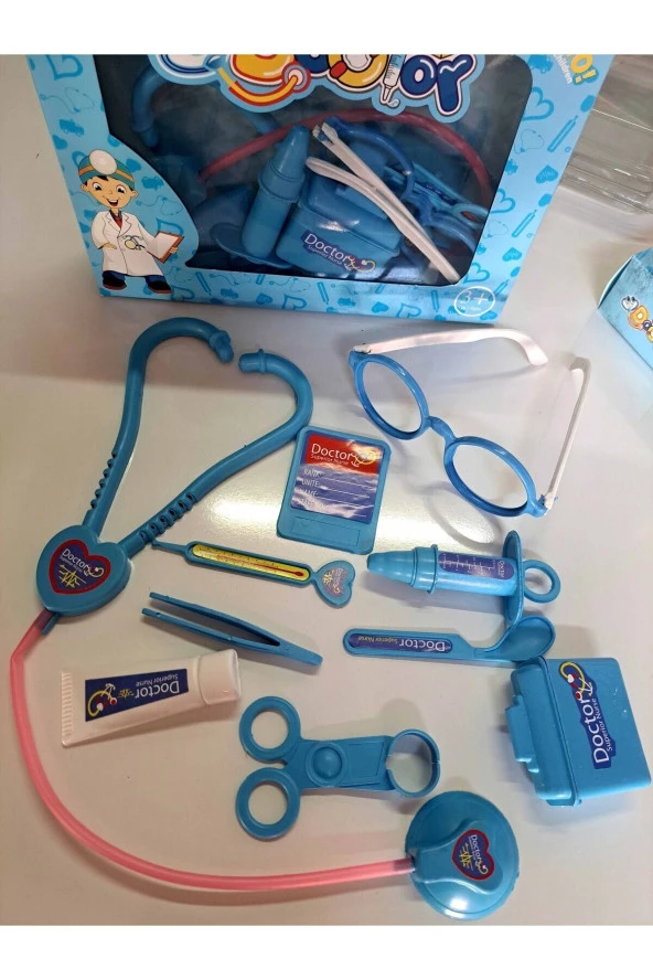 Çantalı Oyuncak Doktor Seti Tedavi Ekipmanı 11 Parça gözlük Steteskop Kartlık Enjektör 18x24cm