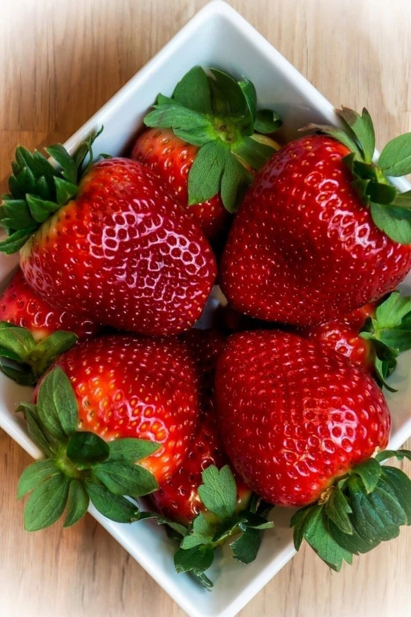 50 Adet Tohum Taze Çilek Tohumu Yerli Ata Çileği Tohumu Yediveren Yıllık Çilek Saksı Toprak Hediye ürün görseli 1
