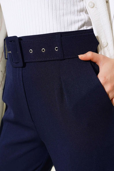 Kemerli Kopçalı Kumaş Pantolon Lacivert - Resim 4