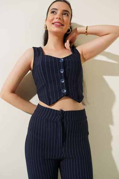 İnce Çizgili Kısa Yelek Lacivert ürün görseli 1