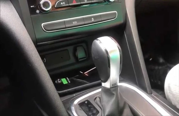 Renault Megane Uyumlu 4 2016+ Kablosuz Şarj Standı - Resim 2