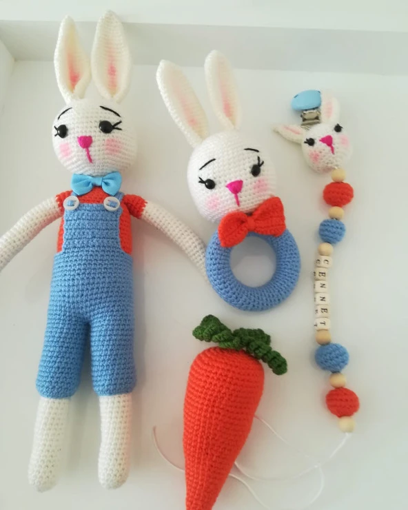 Şirin Tavşan Oyuncaklı Çıngırak Emzik Zinciri Takım Seti