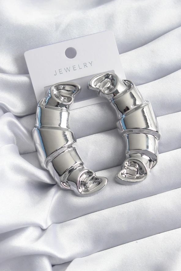 Pirinç Gümüş Renk Kruvasan Model Kadın Küpe ürün görseli