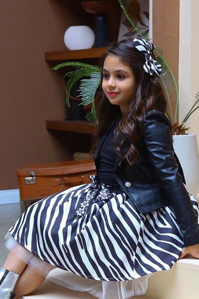 Kız Çocuk Deri Ceket ve Zebra Baskılı Saten Siyah Etekli Takım - 2