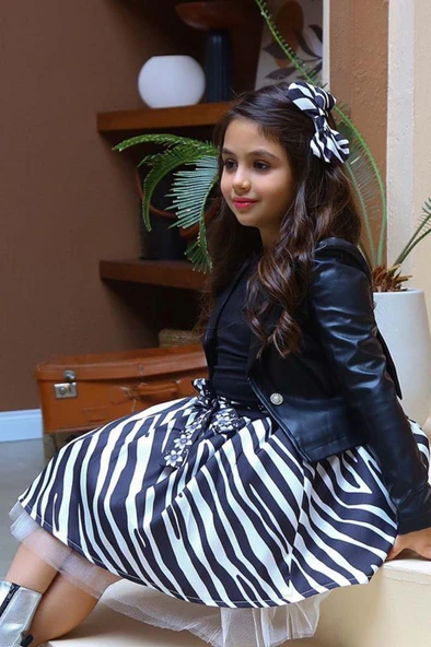 Kız Çocuk Deri Ceket ve Zebra Baskılı Saten Siyah Etekli Takım - 7