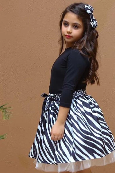 Kız Çocuk Deri Ceket ve Zebra Baskılı Saten Siyah Etekli Takım - 4