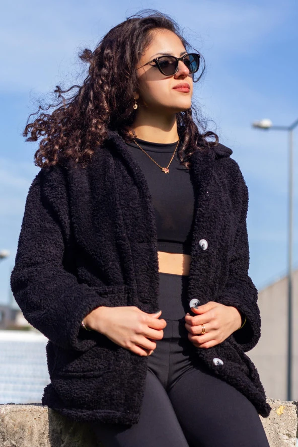 Kadın Siyah Düğmeli Yüksek Yaka Uzun Bol Rahat Kesim Welsoft Peluş Ceket 24KCKTDUME