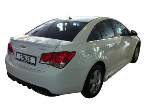 Chevrolet Cruze Sedan için (2009 - 2016) Yan Marşpiyel Seti (Plastik)