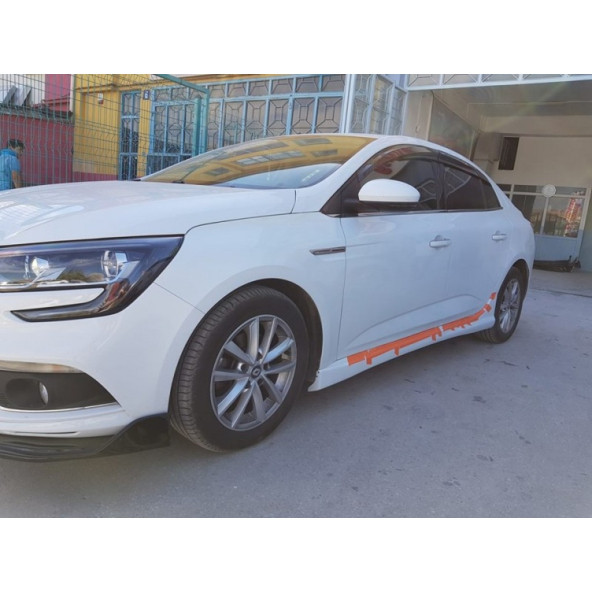 Renault Megane 4 Sedan Yan Marşpiyel Takımı - Fiber - Boyasız