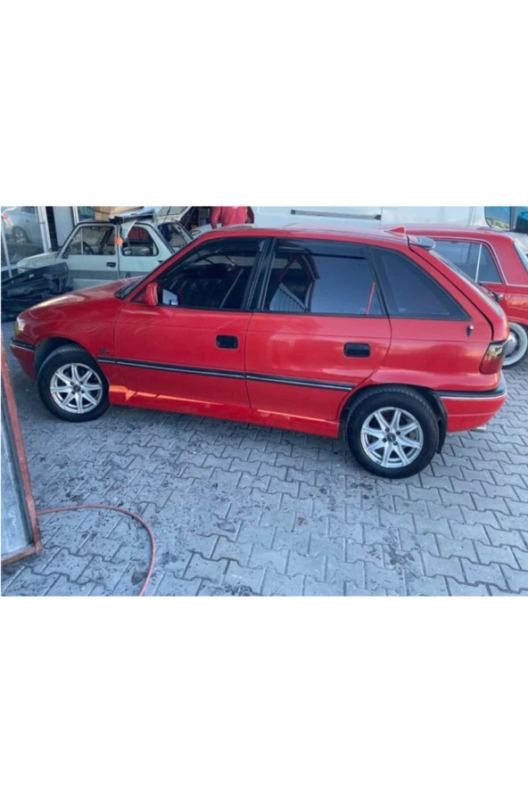 Opel Astra F Yan Marşpiyel Takımı - Parlak Siyah - Plastik ürün görseli 1