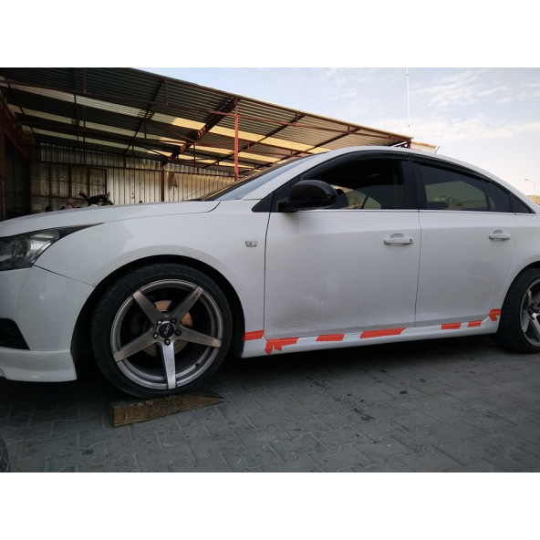 Chevrolet Cruze Yan Marşpiyel Takımı - Fiber -boyasız