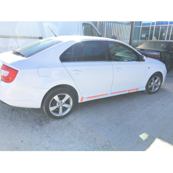 Skoda Rapid Yan Marşpiyel Takımı - Plastik - Parlak Siyah - 2