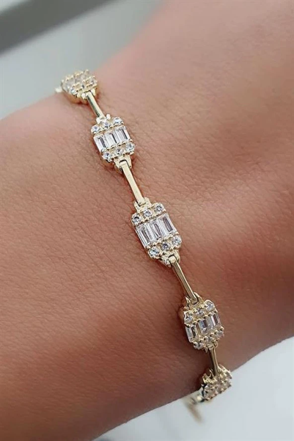 Baget Zirkon Taş Detaylı 925Ayar Gümüş Üzerine Altın Kaplama Luxury Tasarım Trend Bileklik ürün görseli