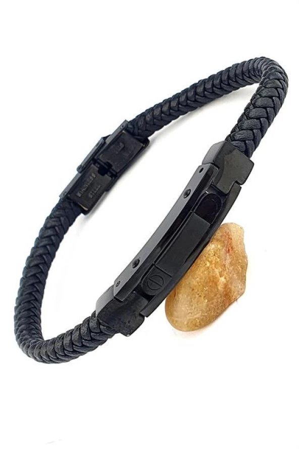 Çivi Detaylı Siyah Rodajli 316L Çelik Detaylı Deri Erkek Bileklik ürün görseli