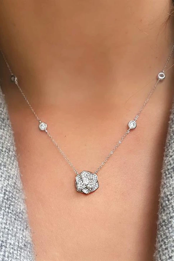 Pırlanta Parlaklığında Zirkon Taşlı Zinciri Taş Detaylı Ucu Dönen 925Ayar Gümüş Tasarım Şık Kolye ürün görseli