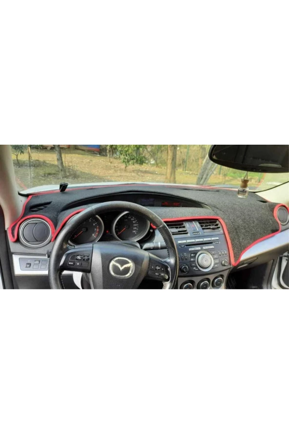 Mazda 3 2009-2013 Modelleri Için Uygun Torpido Koruma Halısı Siyah Kenar Renk Kırmızı - Resim 2