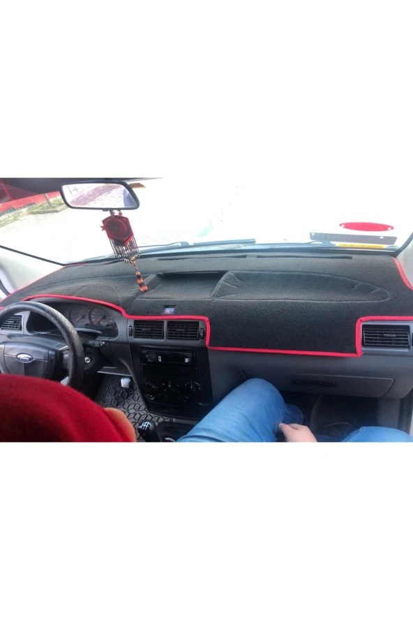 Ford Tourneo Connect 2004-2008 Modelleri Için Uygun Torpido Koruma Halısı Siyah Kenar Renk Kırmızı - 2
