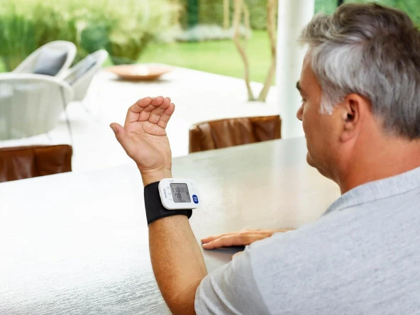 Omron Rs2 Bilekten Ölçer Tansiyon Aleti - 2