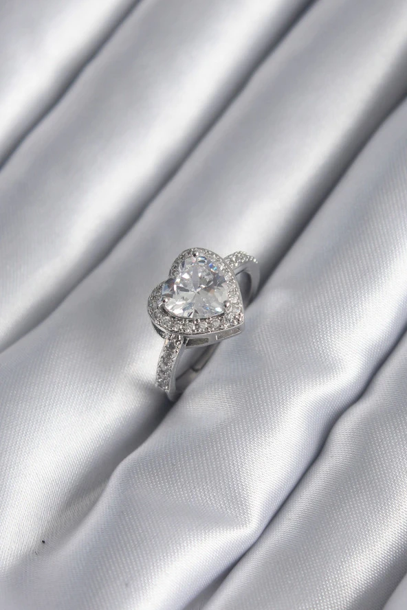 Pirinç Gümüş Renk Zirkon Taş Kalp Charm Model Kadın Yüzük ürün görseli