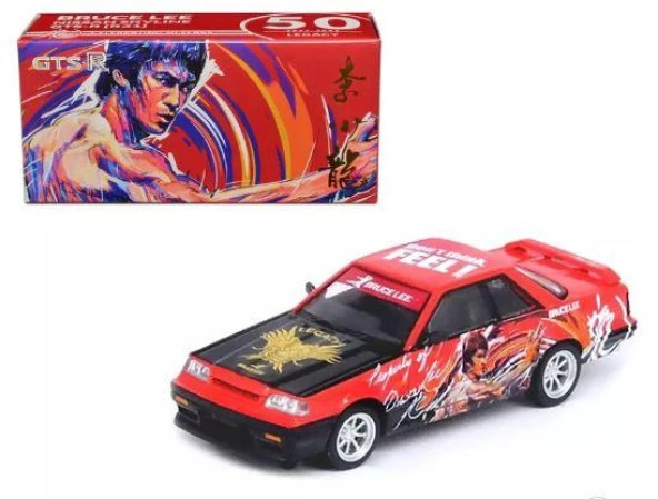 İnno 64 Nissan Skyline GTS-R (R31) RHD Red with Black Hood "Bruce Lee Legacy 50 Year Anniversary" 1/64 Model Araba