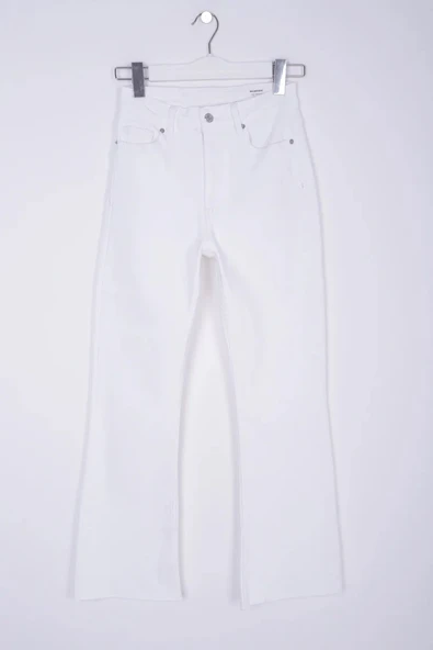 Geniş Paçalı ve Yüksek Belli Paçaları Dikişsiz Detaylı Esnek Mom Fit Kadın Kot Pantolon Beyaz Denim - 5