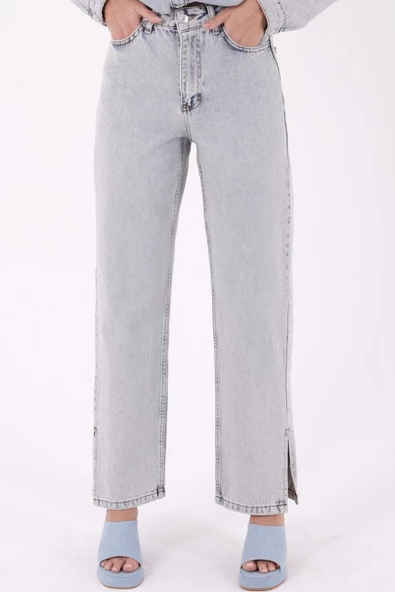 Paçaları Yırtmaç Detaylı ve Geniş Paçalı Yüksek Belli Rahat Jean Kadın Kot Pantolon BuzMavisi Denim 