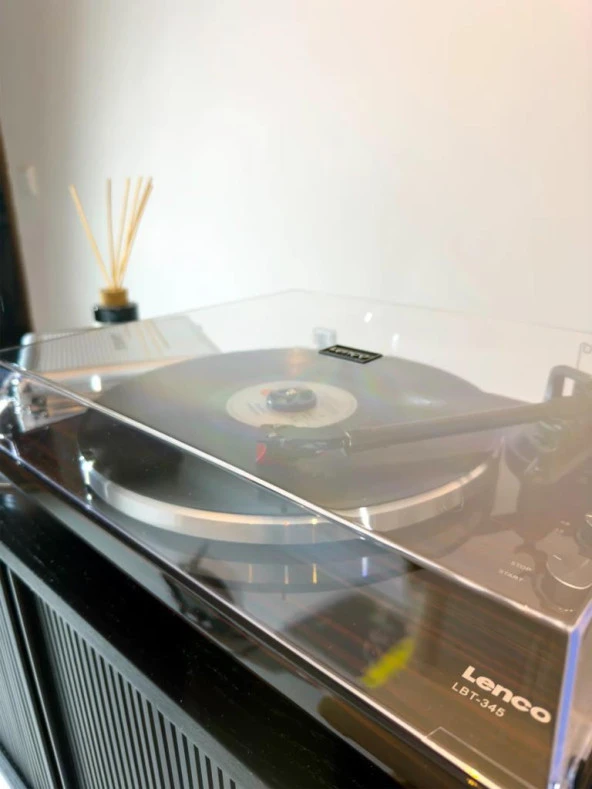 Lenco LBT-345WA - Bluetooth ve Ortofon 2M Kırmızı kartuşlu Pikap Plak Çalar Ceviz krom plak sabitleyici dahil - 8