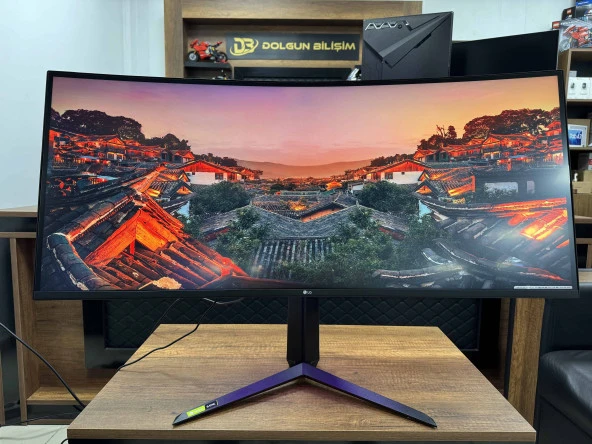 LG UltraGear 37,5" 38GN950 1ms 144Hz WQHD+ Nano IPS HDR600 Curved G-SYNC Gaming Monitör (İKİNCİ EL)