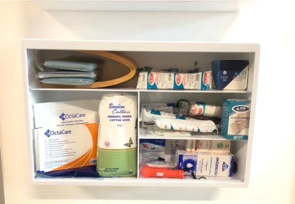 ERKENTMED PLASTİK ECZA DOLABI DUVAR TİPİ İÇİ DOLU (STANDART SET İÇERİK) - 2