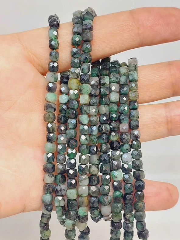 Zümrüt Taşı Küp Şekilli Dizi 4mm (45906) ürün görseli