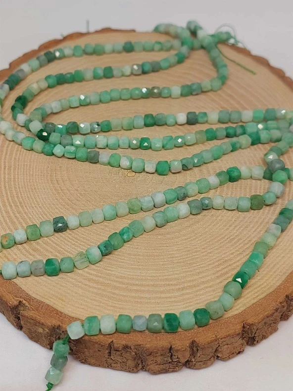 Zümrüt Taşı Küp Şekilli Dizi 4mm (45908) - Resim 3