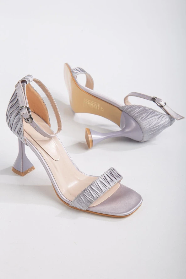 Gümüş Kadın Tek Bant Topuklu Ayakkabı