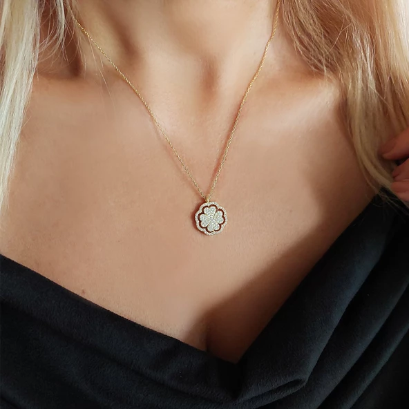 Vaoov 925 Ayar Gümüş Altın Kaplama Dönen Yonca Kolye - Resim 4